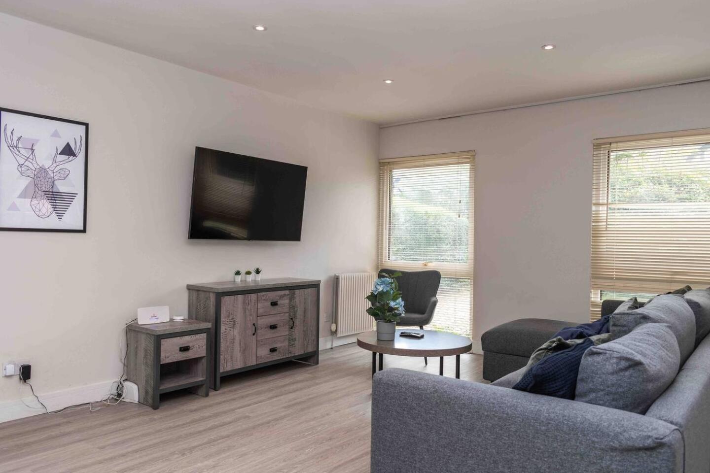 3 Bedroom Bungalow Close To Peak District With Garden Sheffield Exterior photo